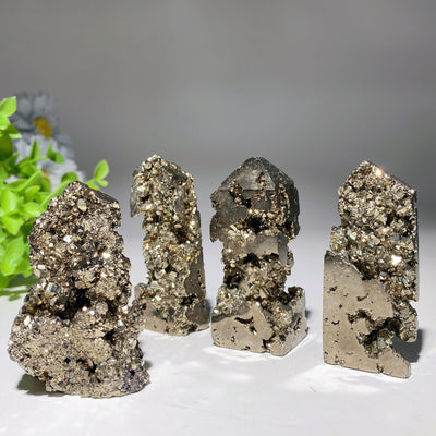 Pointes de cristal de pyrite de 2 à 3 pouces pour la guérison et le travail énergétique