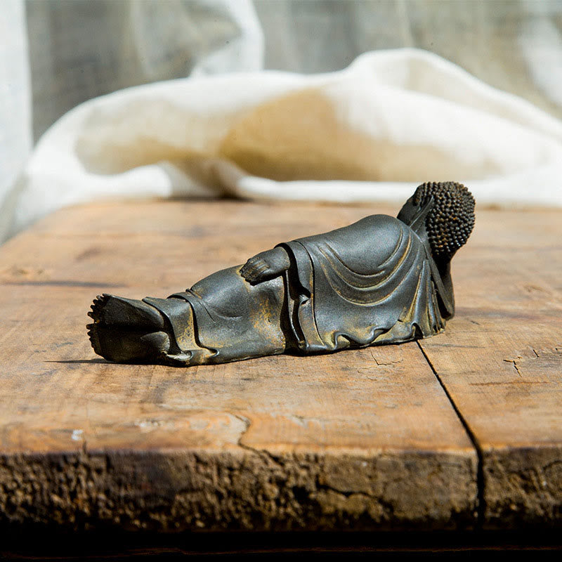 Statue de Bouddha couché en poudre de fer rouille coulée 17,5 cm Sculpture