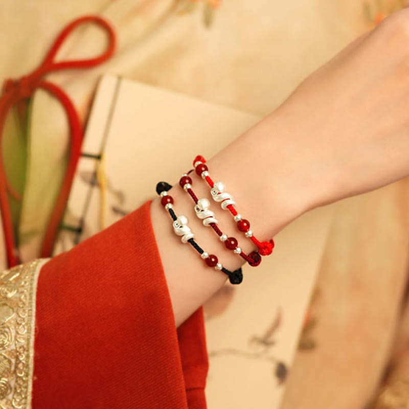 Bracelet de confiance en argent sterling avec serpent en agate rouge