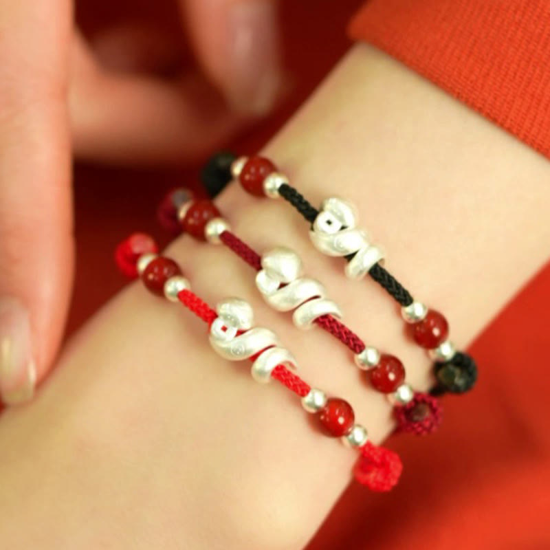 Bracelet de confiance en argent sterling avec serpent en agate rouge