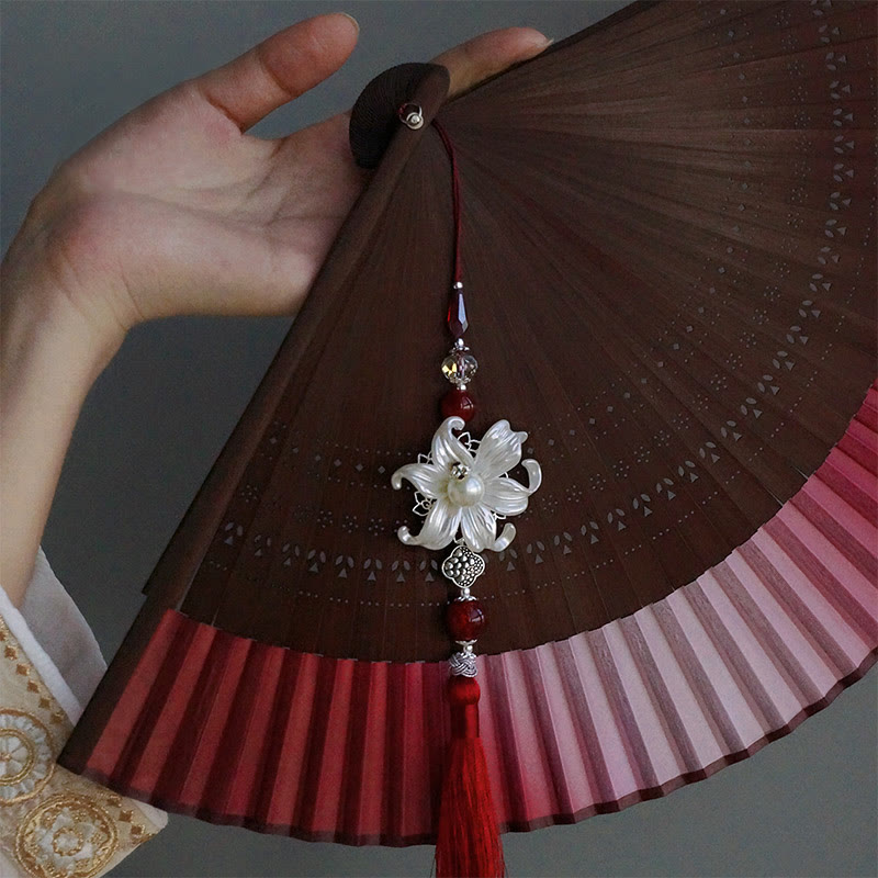 Éventail chinois pliant en bambou et soie Red Lily 22 cm