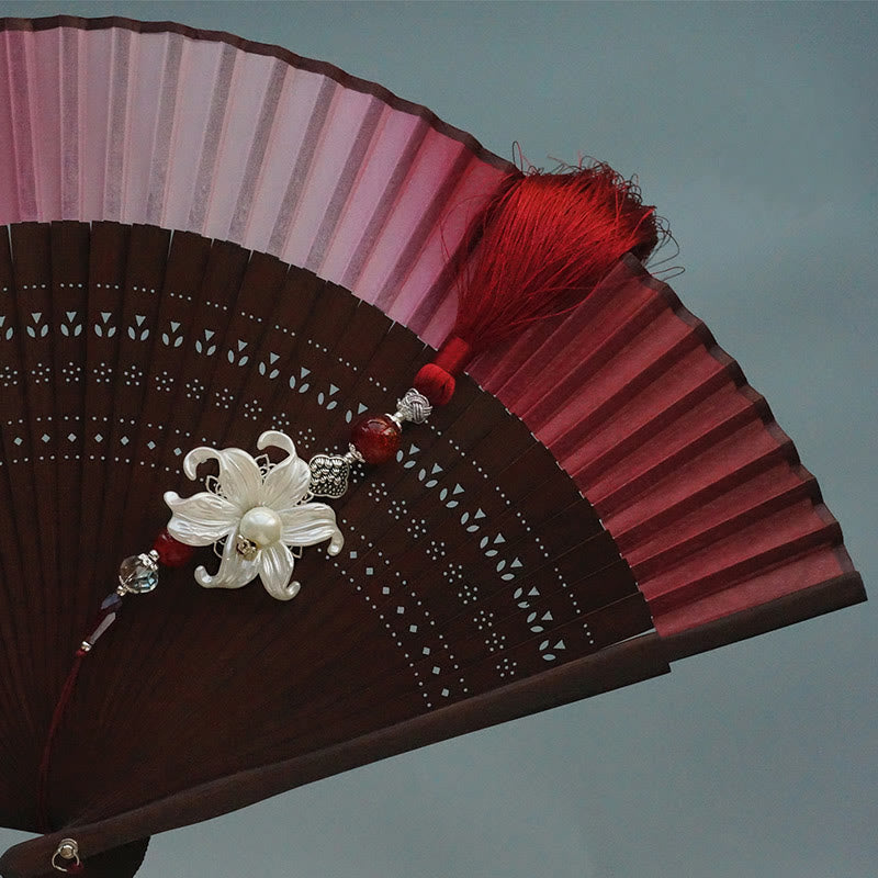 Éventail chinois pliant en bambou et soie Red Lily 22 cm
