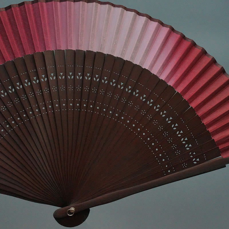 Éventail chinois pliant en bambou et soie Red Lily 22 cm