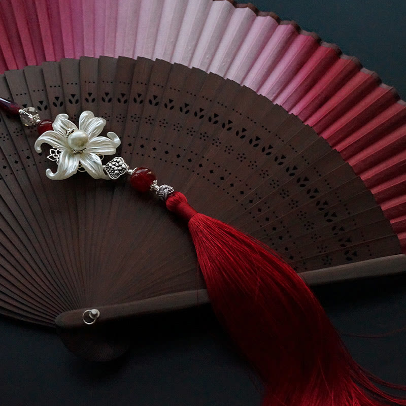 Éventail chinois pliant en bambou et soie Red Lily 22 cm