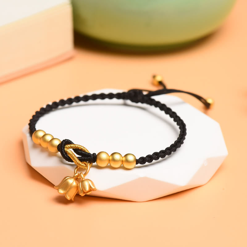 Bracelet en fil rouge avec breloque muguet pour la chance et la protection