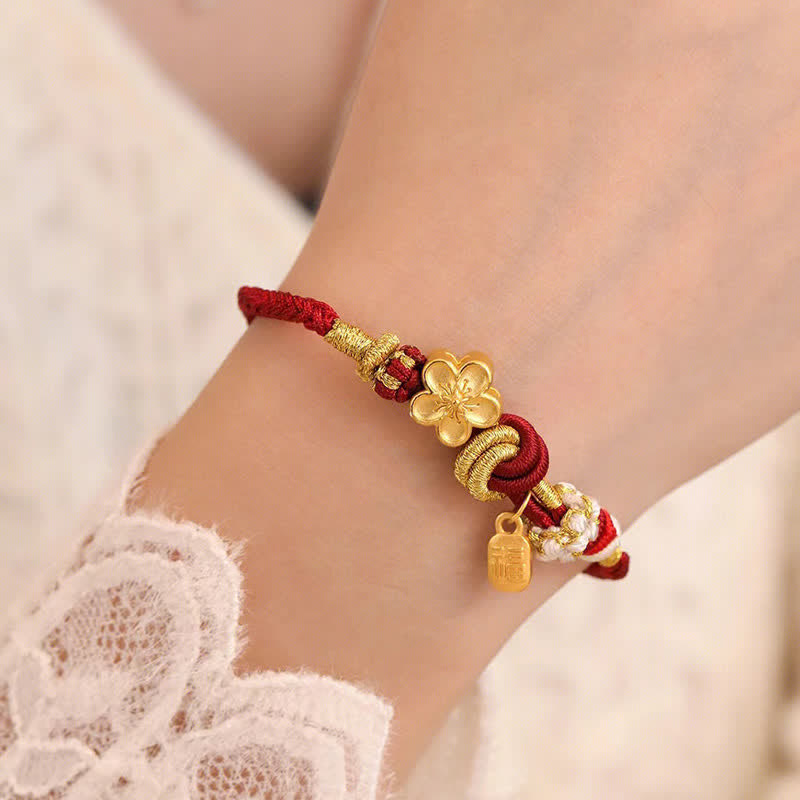 Bracelet en fil rouge avec breloque en fleur de pêcher pour la chance et la protection