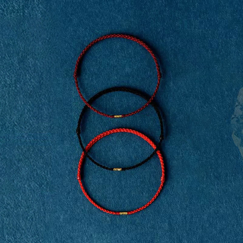 Bracelet de cheville porte-bonheur en perles dorées à fil rouge