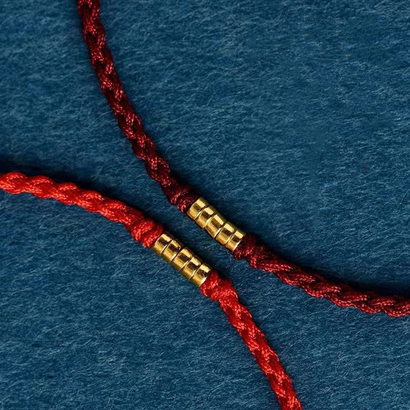 Bracelet de cheville porte-bonheur en perles dorées à fil rouge