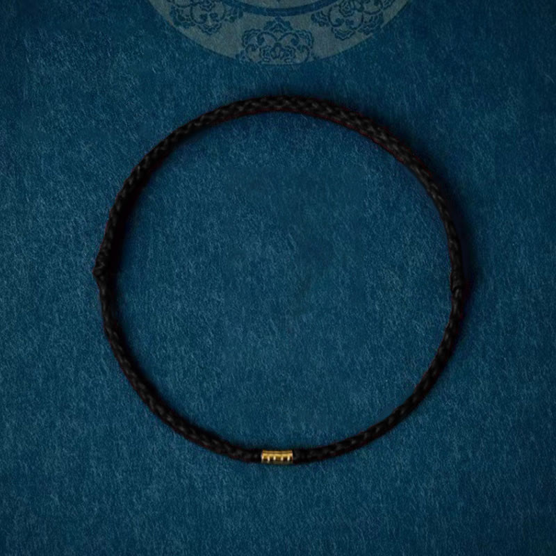 Bracelet de cheville porte-bonheur en perles dorées à fil rouge