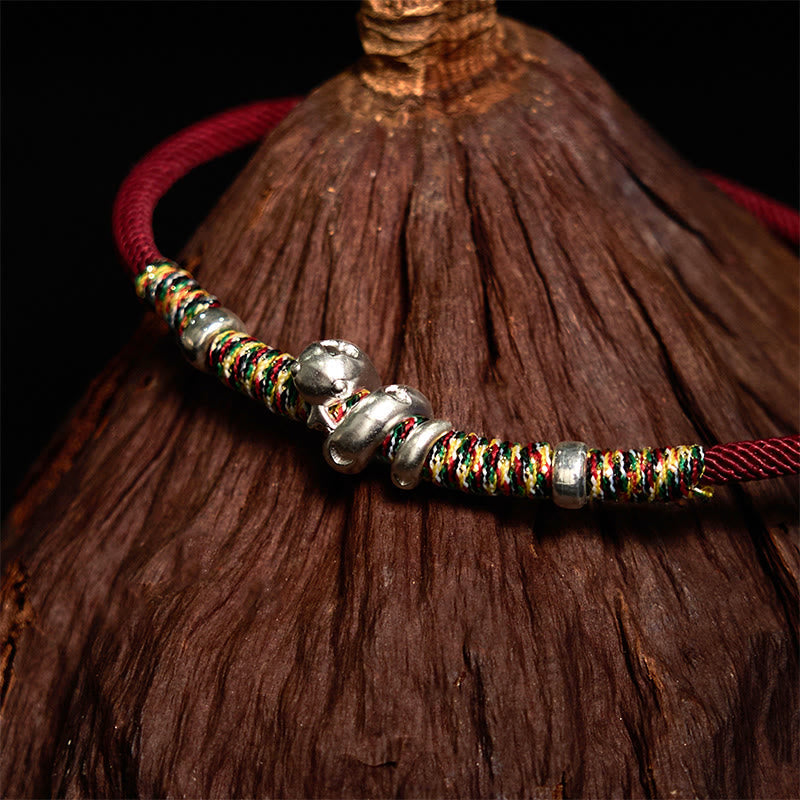 Bracelet de protection serpent en fil rouge et argent