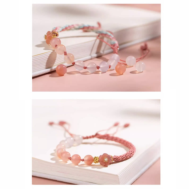 Bracelet en agate à nœud de réincarnation avec breloque en fleur de pêcher