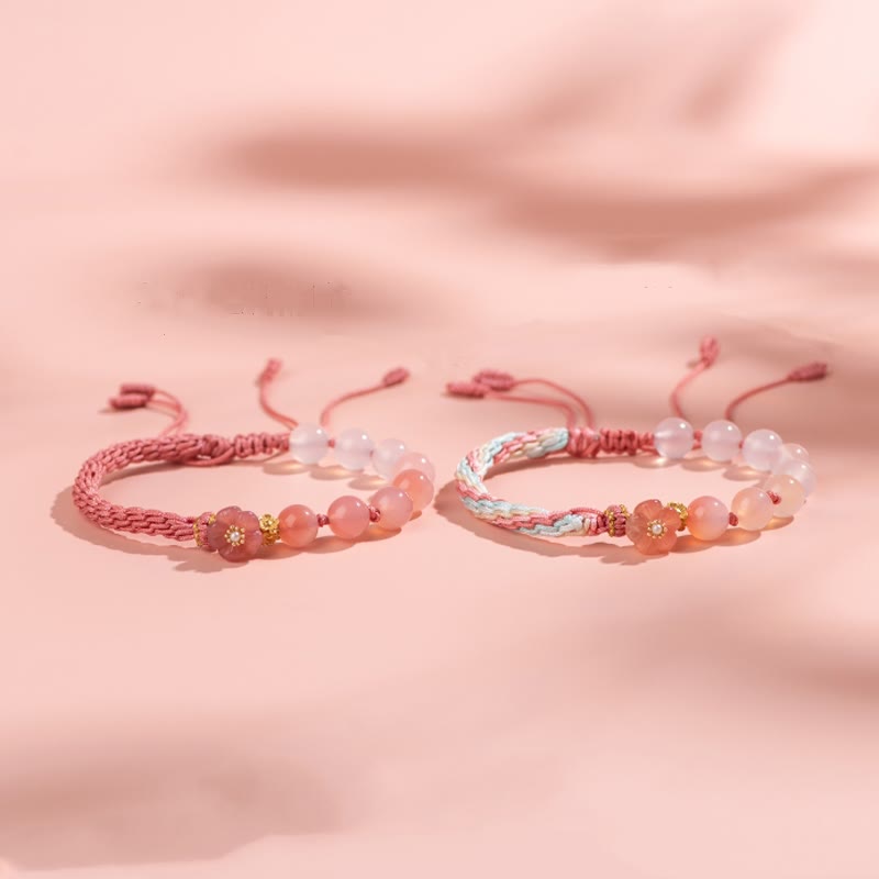 Bracelet en agate à nœud de réincarnation avec breloque en fleur de pêcher