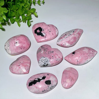 Pierre de paume en forme de cœur en rhodochrosite, cristal de guérison de 1,5 à 2,8 pouces