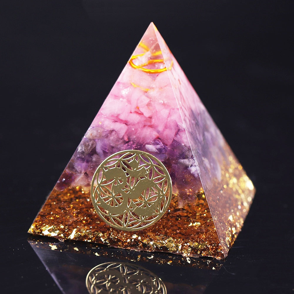 Pyramide de guérison en orgonite de quartz rose
