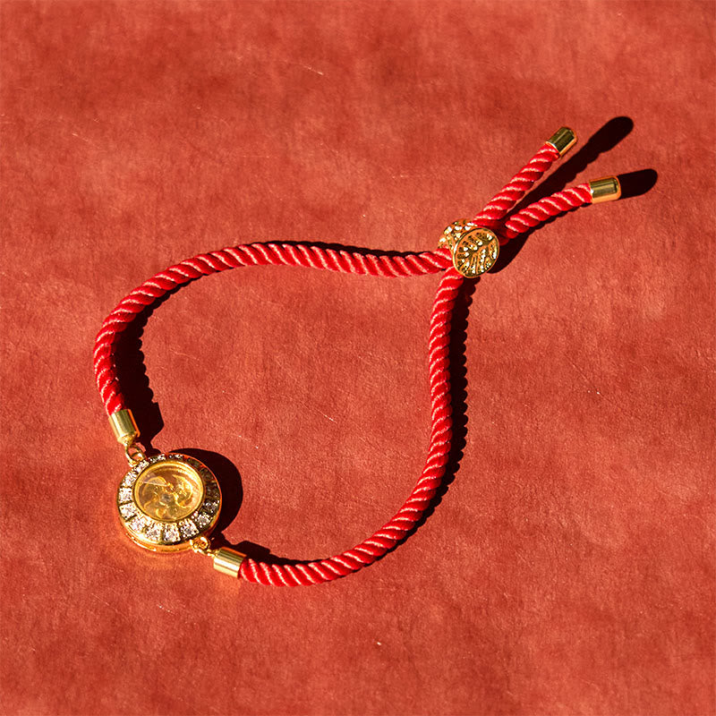 Bracelet de foi en fil rouge avec moulin à vent rotatif en cuivre et laiton
