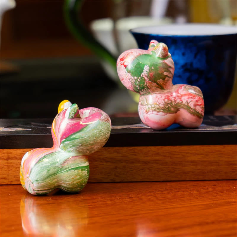 Mini chien en bois de santal laqué, décoration artisanale zen, 4,5 cm