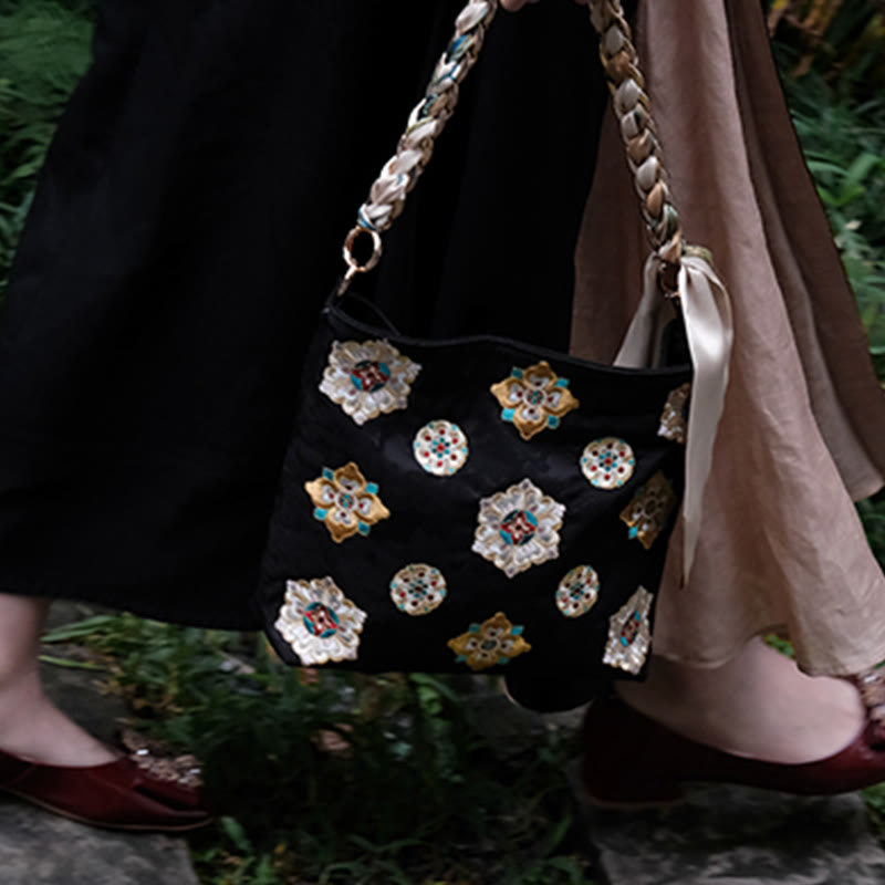 Sac bandoulière brodé en satin Su vert – Élégant sac fourre-tout de yoga