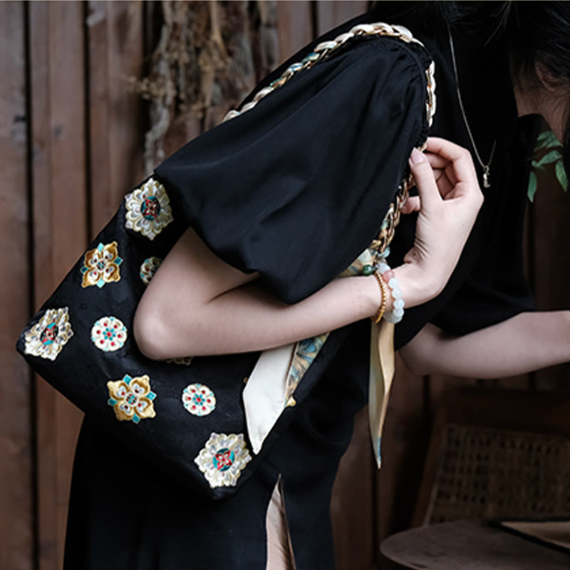 Sac bandoulière brodé en satin Su vert – Élégant sac fourre-tout de yoga