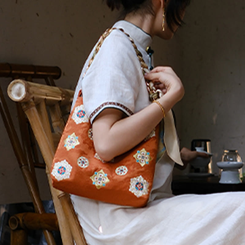 Sac bandoulière brodé en satin Su vert – Élégant sac fourre-tout de yoga