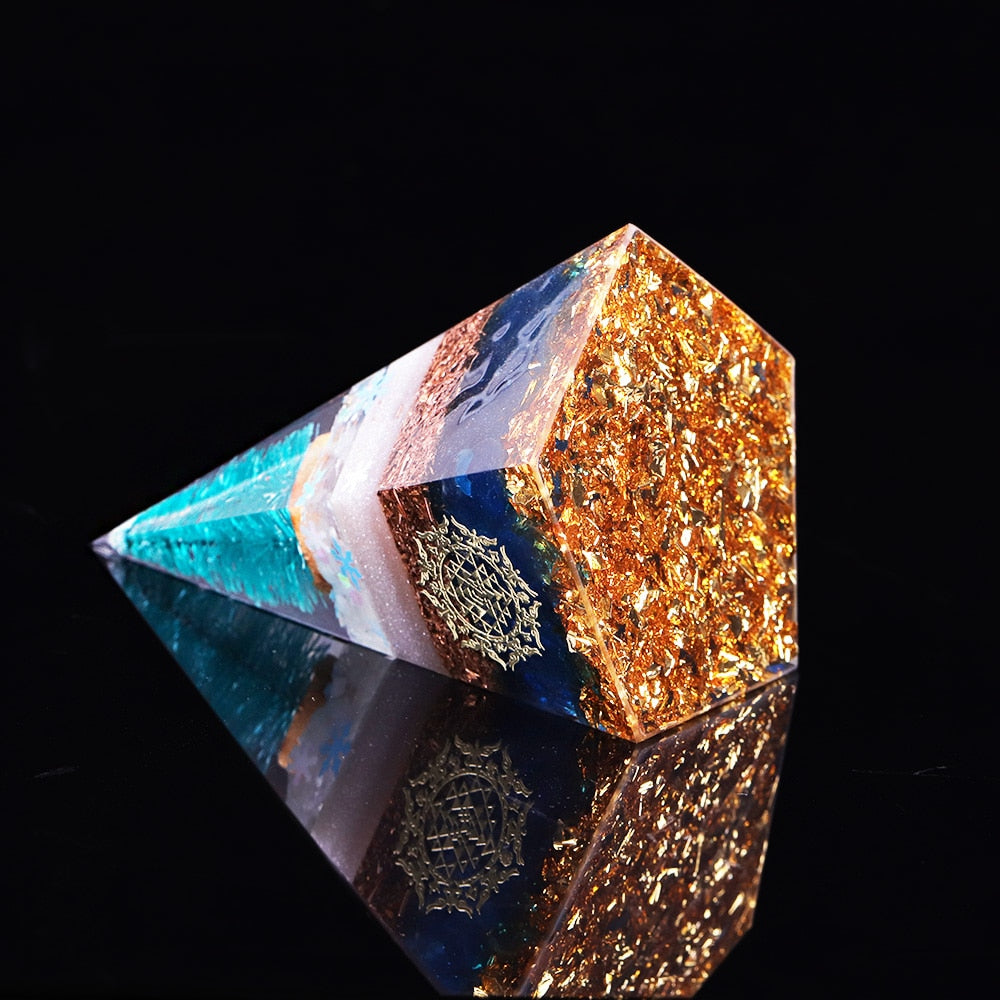 Pyramide hexagonale de la Saison de la Joie