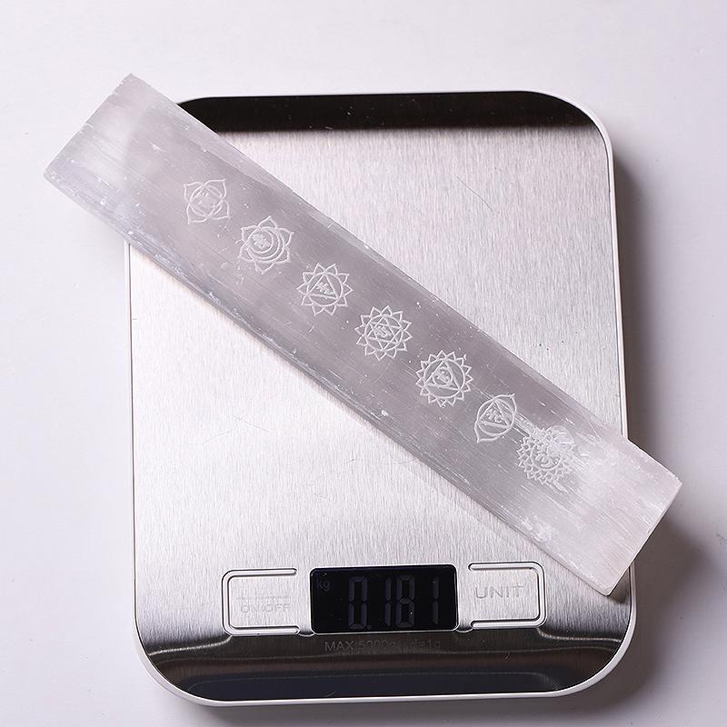 Baguette en cristal de sélénite avec motif de chakra gravé 7,5 pouces