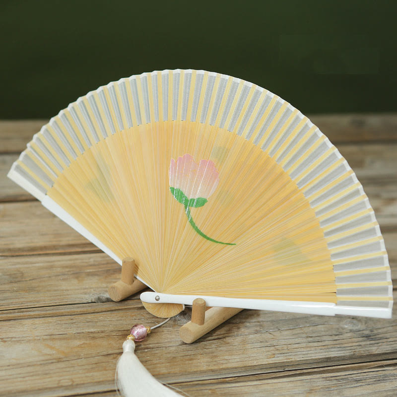 Éventail chinois pliable en soie et bambou 21 cm avec fleurs de pivoine