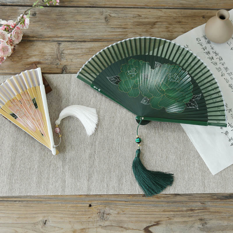 Éventail chinois pliable en soie et bambou 21 cm avec fleurs de pivoine