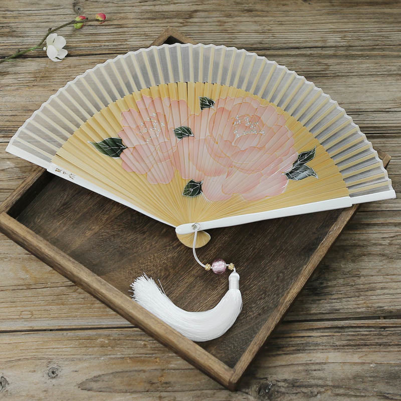 Éventail chinois pliable en soie et bambou 21 cm avec fleurs de pivoine