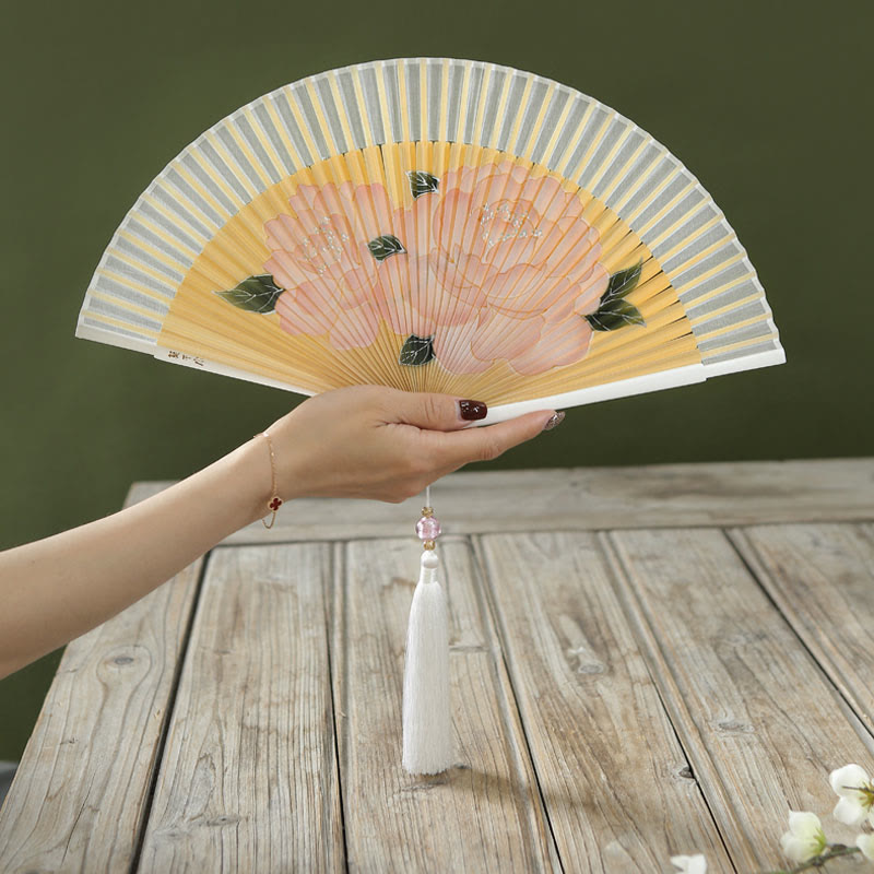 Éventail chinois pliable en soie et bambou 21 cm avec fleurs de pivoine