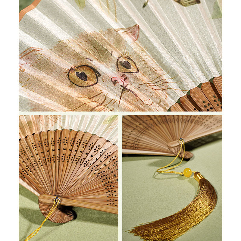 Éventail pliant en soie et bambou 21 cm avec motif chat, papillon et fleurs