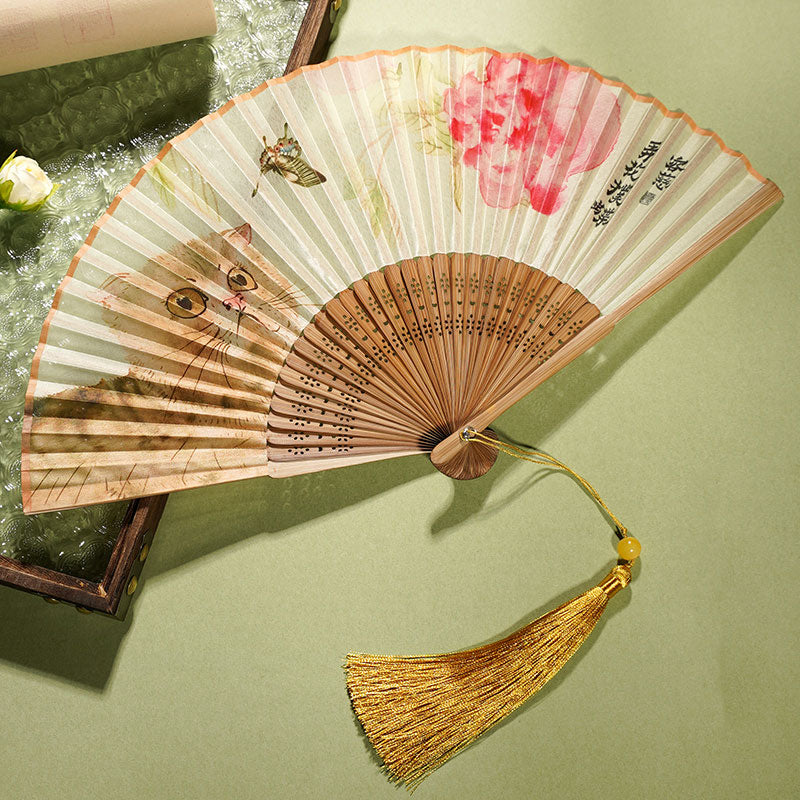 Éventail pliant en soie et bambou 21 cm avec motif chat, papillon et fleurs