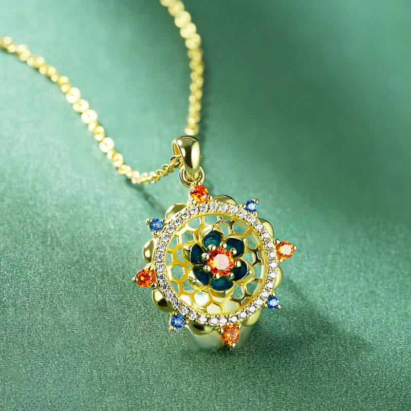 Colliers en argent avec fleur de lotus pour un nouveau départ et l'illumination