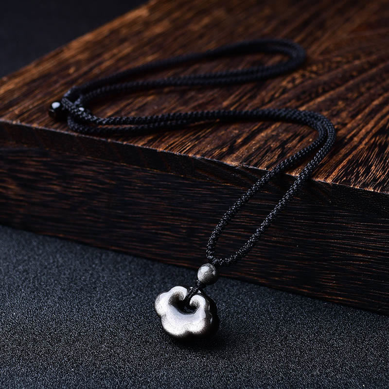 Collier de protection des nuages ​​de bon augure en obsidienne argentée