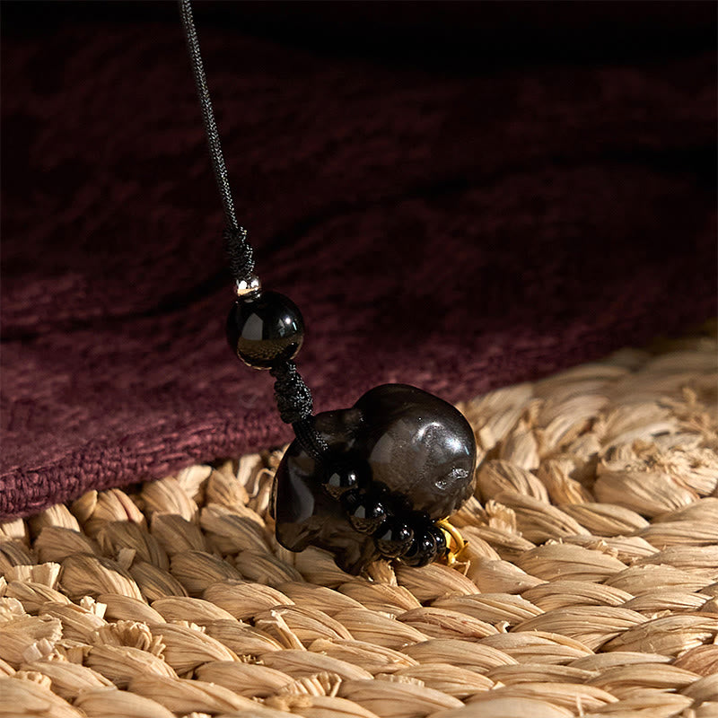 Collier de protection du personnage Fu en obsidienne argentée