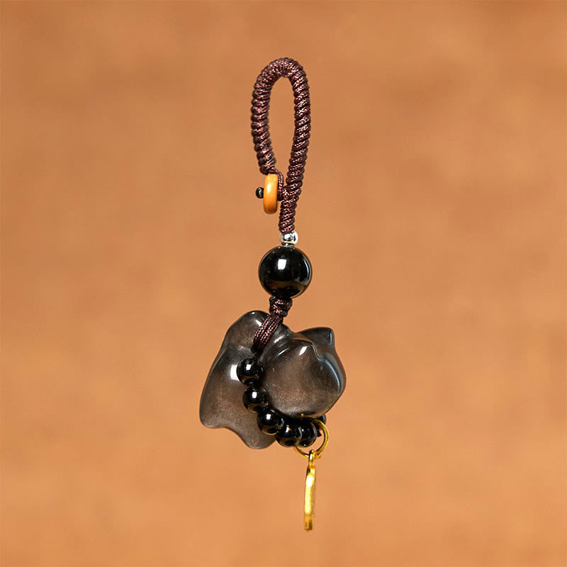 Porte-clés de protection en obsidienne argentée avec le personnage Fu