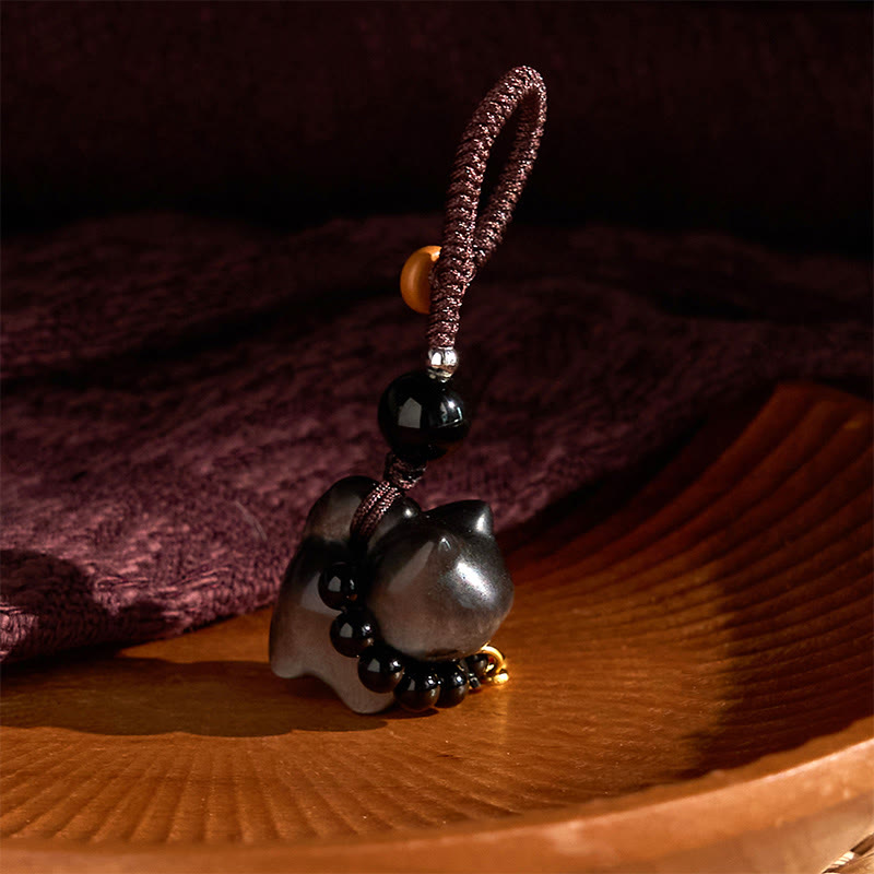 Porte-clés de protection en obsidienne argentée avec le personnage Fu