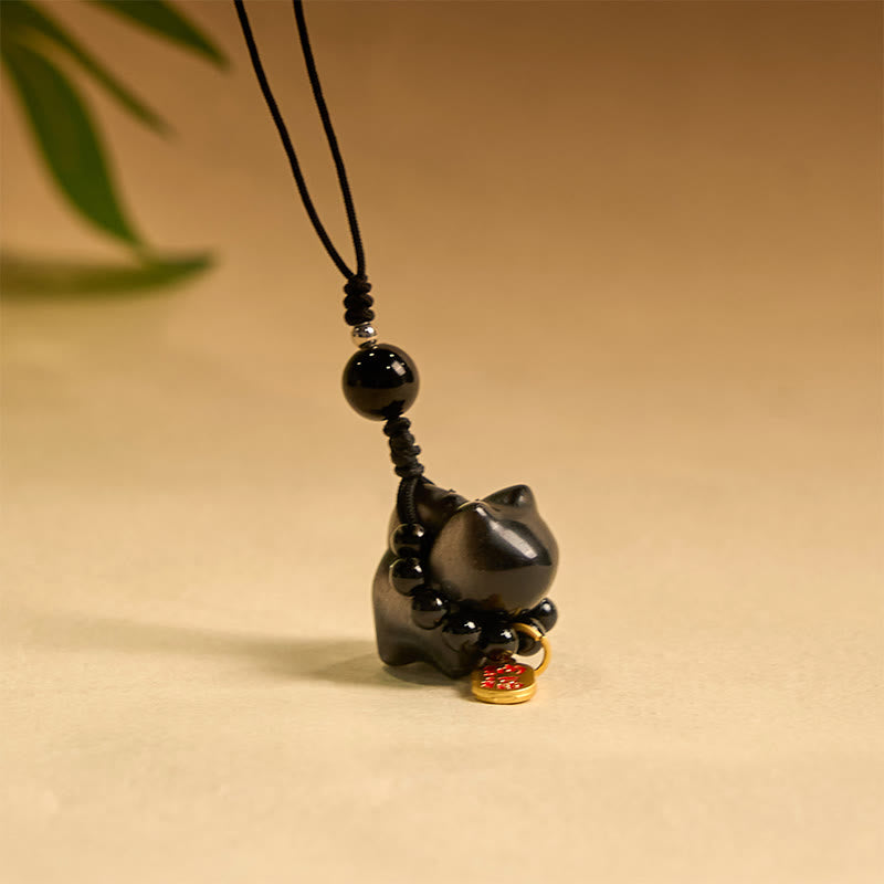 Porte-clés de protection en obsidienne argentée avec le personnage Fu