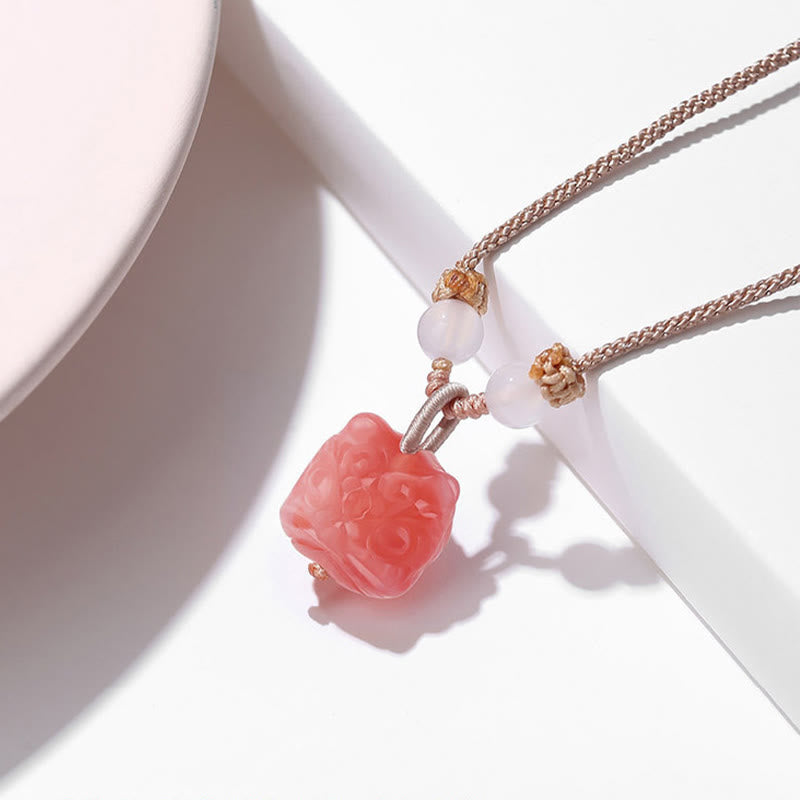 Collier pendentif de protection en agate rouge et obsidienne argentée