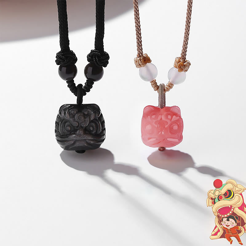 Collier pendentif de protection en agate rouge et obsidienne argentée
