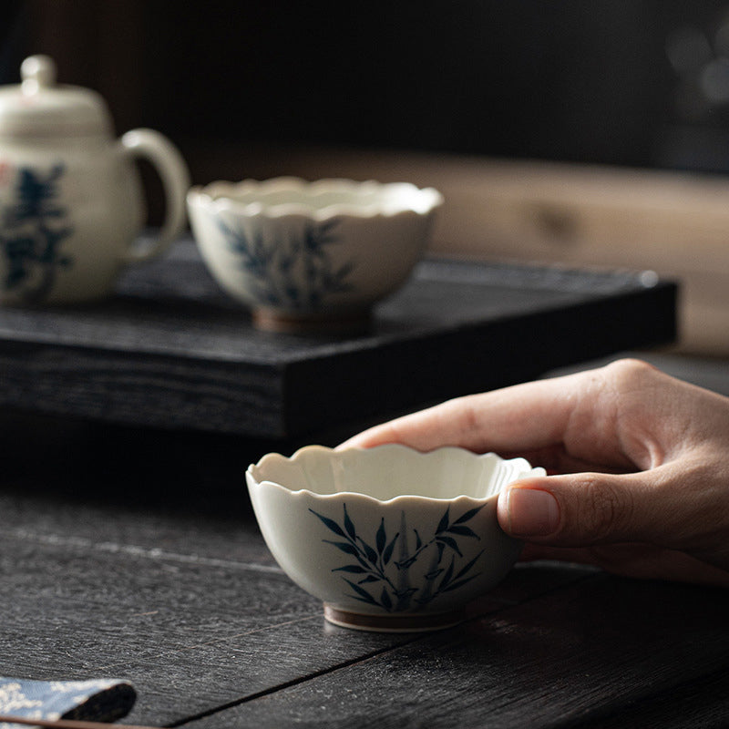 Petite tasse à thé en céramique à feuilles de bambou bleues pour les rituels du thé Kung Fu