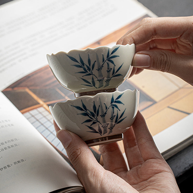 Petite tasse à thé en céramique à feuilles de bambou bleues pour les rituels du thé Kung Fu