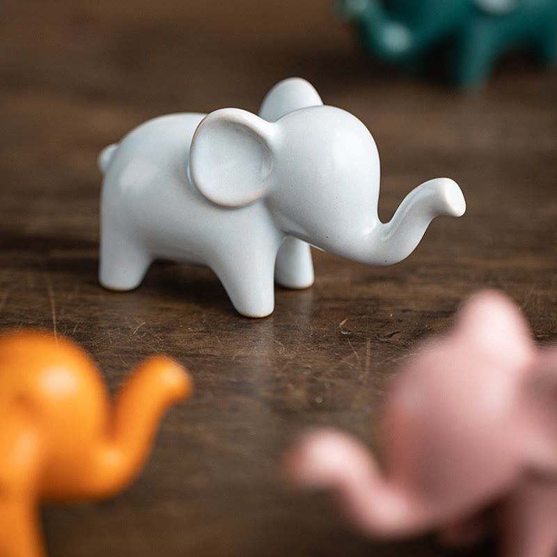 Petite figurine d'éléphant en céramique pour décoration spirituelle