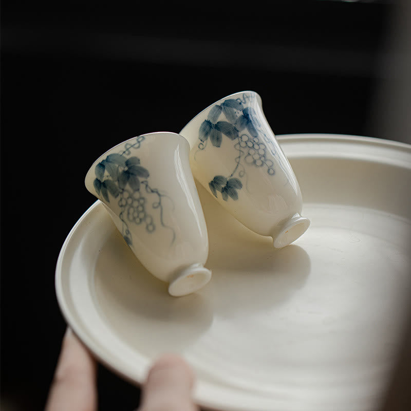 Petite tasse à thé en céramique peinte à la main Motif raisins 30 ml