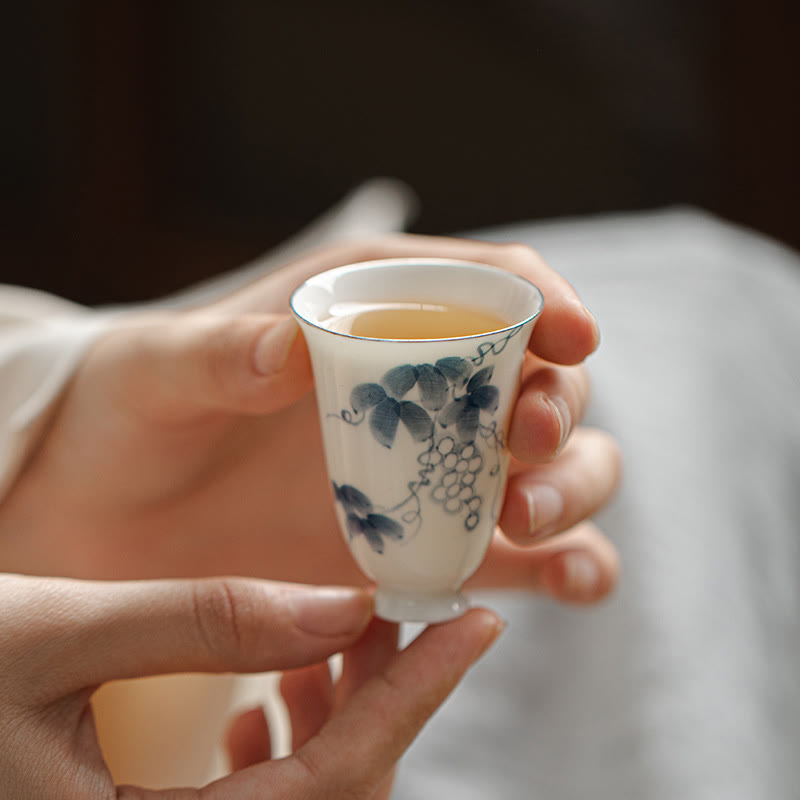Petite tasse à thé en céramique peinte à la main Motif raisins 30 ml