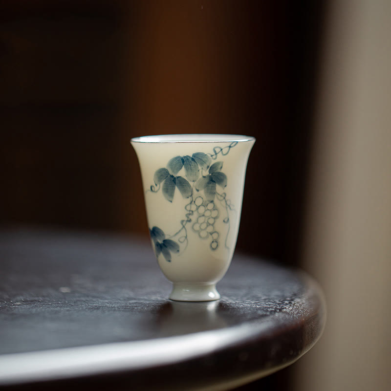 Petite tasse à thé en céramique peinte à la main Motif raisins 30 ml