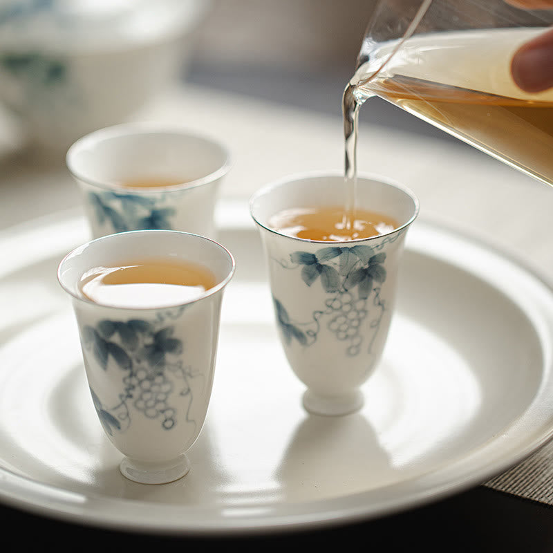 Petite tasse à thé en céramique peinte à la main Motif raisins 30 ml