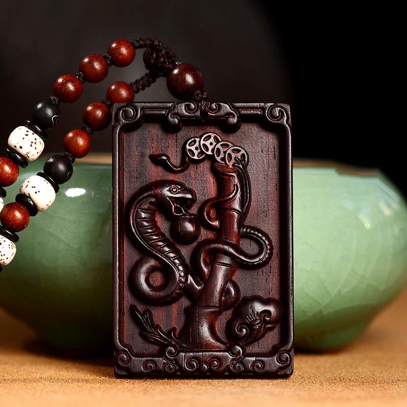 Collier du zodiaque chinois en bois de santal rouge à petites feuilles pour le calme