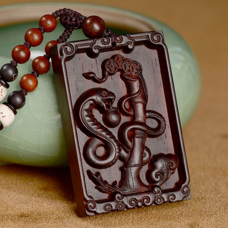 Collier du zodiaque chinois en bois de santal rouge à petites feuilles pour le calme