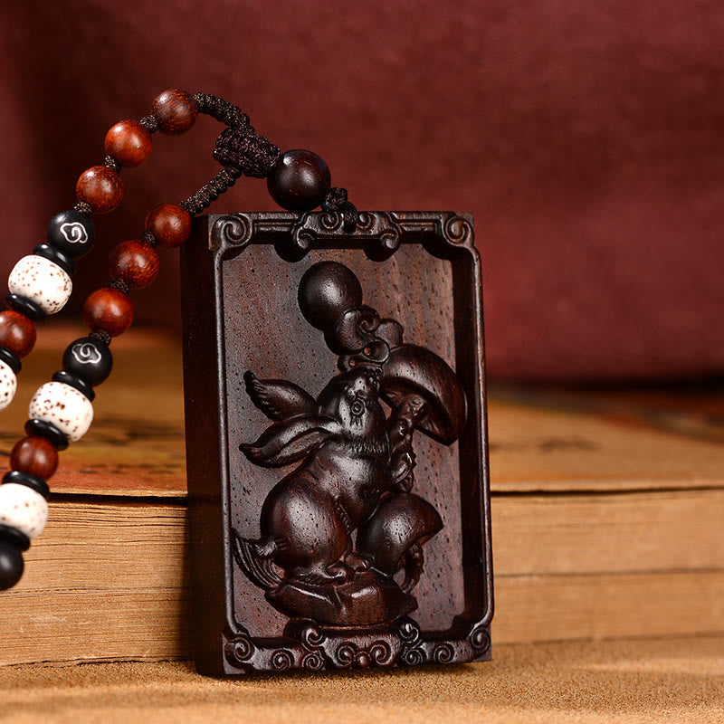 Collier du zodiaque chinois en bois de santal rouge à petites feuilles pour le calme