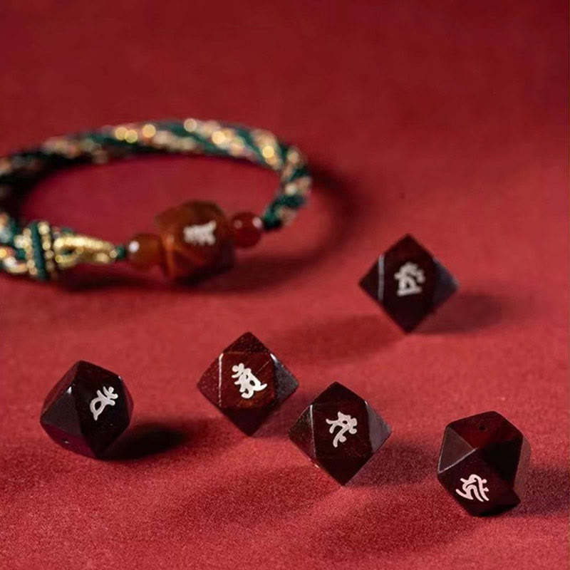 Bracelet de protection du zodiaque chinois en bois de santal rouge à petites feuilles